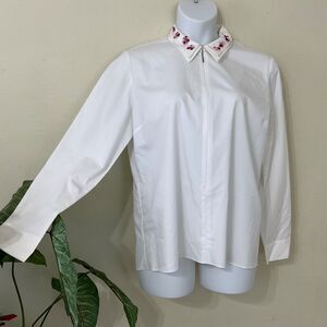 Tahari blouse white women’s XL zipper front pleated back 3D floral collar trim